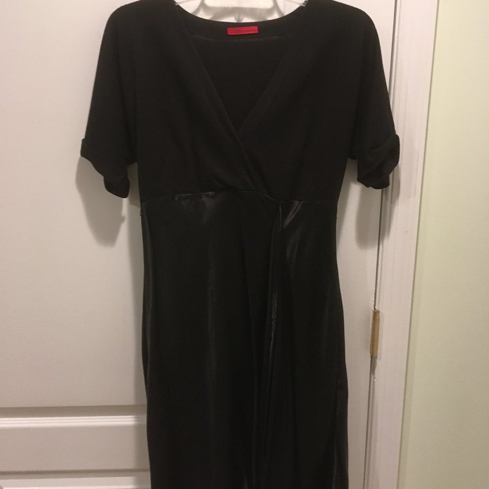 Classic LBD! Empire waist cap sleeve dress sz M